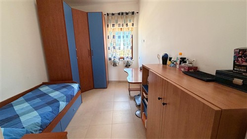 Villa a Pochi Passi, Completa di Tutti i Servizi. Buono Stato.